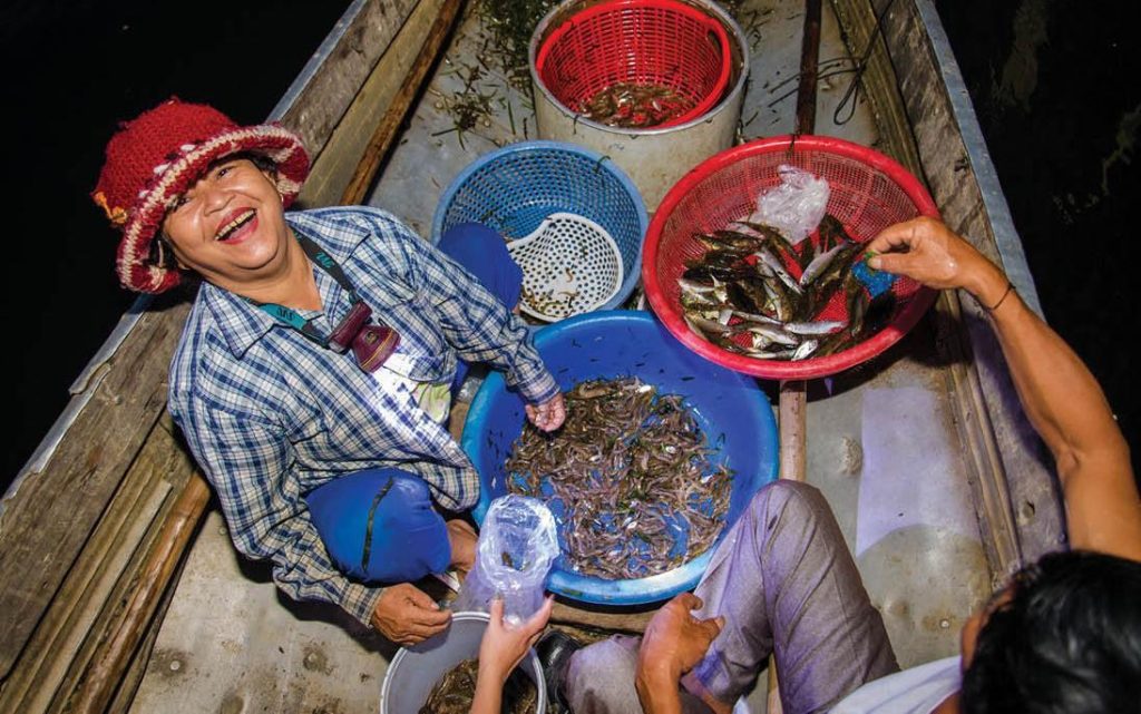 Che-bien-hai-san-dam-pha-Tam-Giang.