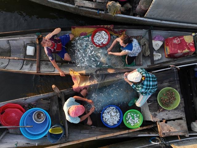 Sinh-hoat-nguoi-dan-dam-pha-Hue.j