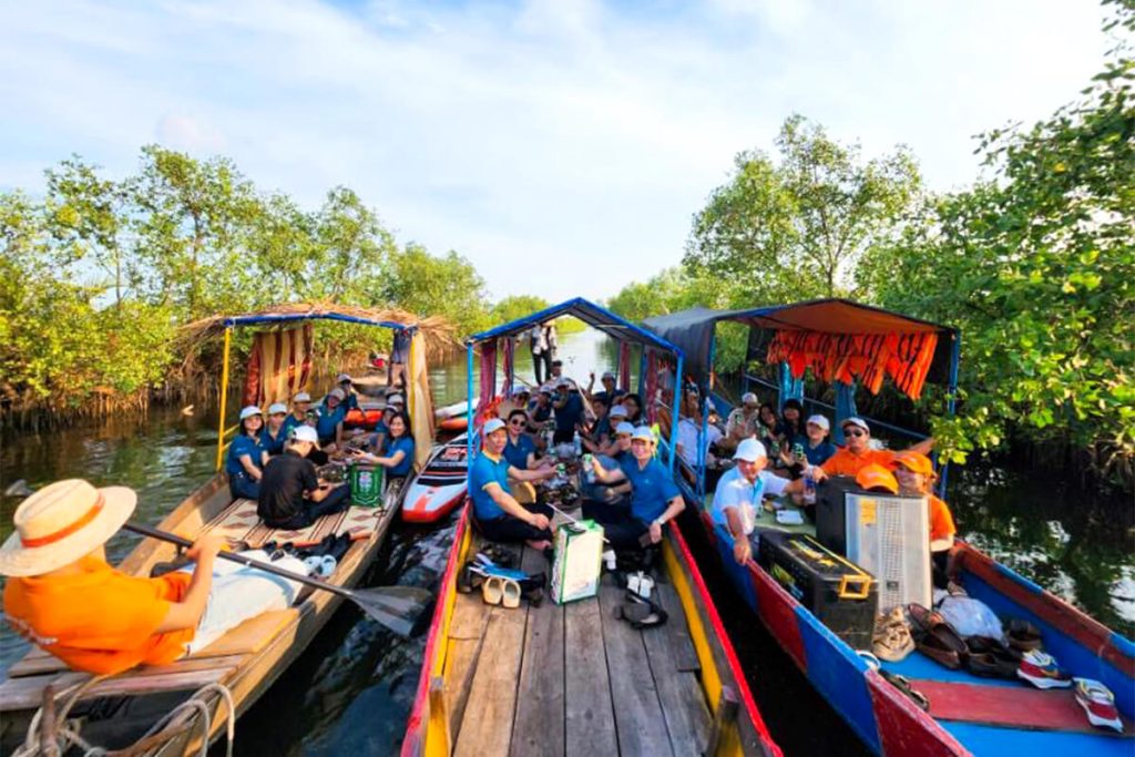 Thuyen-danh-ca-tren-pha-Tam-Giang