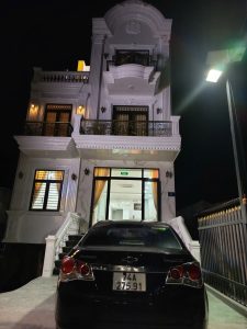 Khánh Hằng Hotel sở hữu kiến trúc hiện đại, không gian yên tĩnh, là điểm dừng chân lý tưởng cho gia đình khi du lịch Huế và khám phá phá Tam Giang